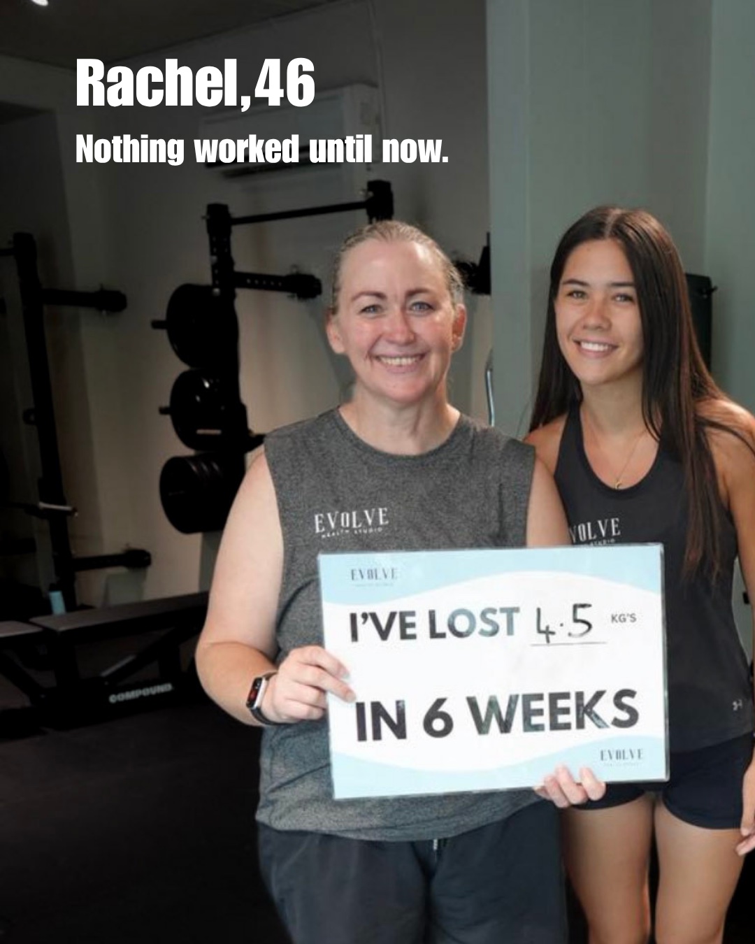 Rachel holding a sign showing 4.5 kg lost